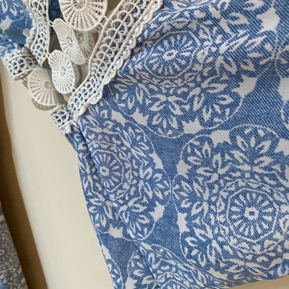 Luxology size 10 knee length bell sleeve dress for spring and summer - Picture 4 of 6